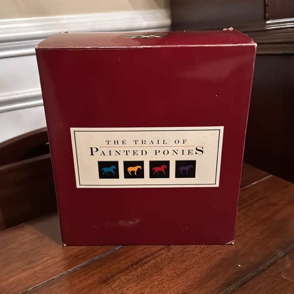 The Trail of the Painted Ponies “Spirit of the Northwest” Figurine - Picture 5 of 5